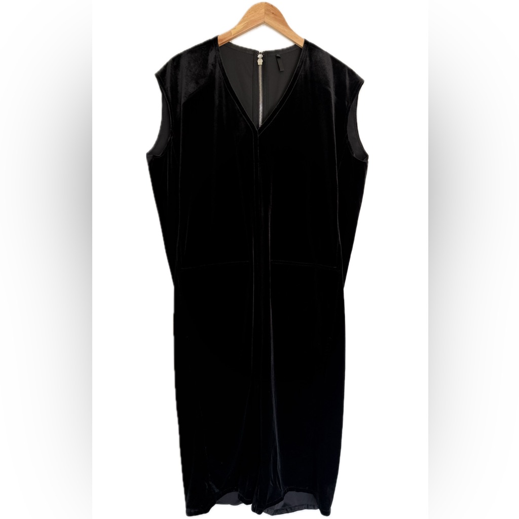 Madeinam Black Velvet V-Neck Sleeveless Relaxed Fit Cropped Jumpsuit Romper S